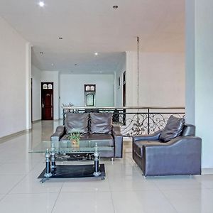 Oyo 93011 Hotel Griya Lestari Pati 2